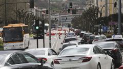 Atascos en la avenida de Lugo en horas punta