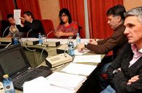 Nadie del tripartito quiso aclarar ayer si la moci�n de Bea iba a ser debatida en pleno. 