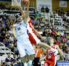 Penetraci�n de �lex L�pez contra el Obradoiro. 