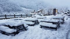 La nieve se acumula en gran medida en Cuevas, Aller