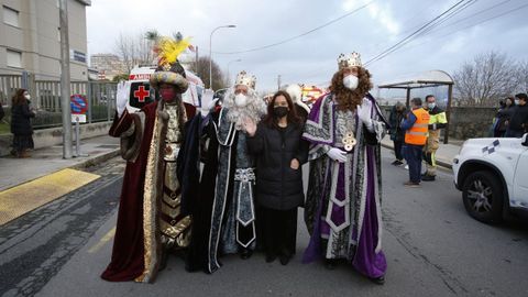 La alcaldesa de A Corua, Ins Rey, recibi a los Reyes Magos antes de que iniciasen su recorrido por la ciudad