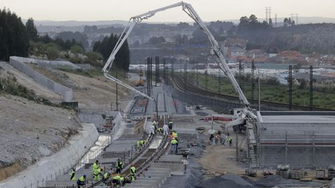 El empalme con el eje atl�ntico, a la altura del pol�gono de V�o, es una infraestructura clave para la conexi�n ferroviaria de Langosteira