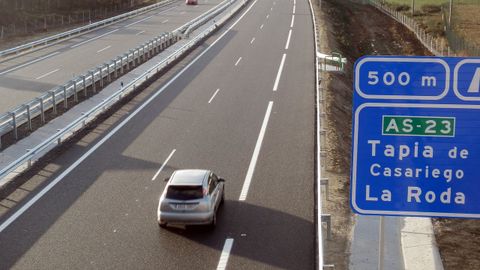 La autov�a del Cant�brico en Tapia