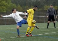 El jugador del Tarago�a Teaio, aguanta un bal�n de espaldas. 
