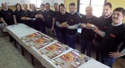 Organizadores, alcalde y edil del Rural abrieron boca en la presentaci�n con las primeras tapas de callos.