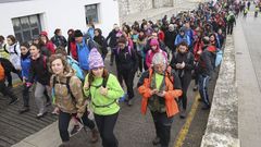 Salida, en Malpica, de una etapa del Cami�o dos Faros, hace seis a�os