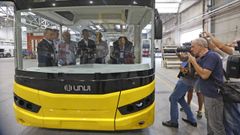 J�come visit� la empresa Unvi, que suministrar� parte de los nuevos buses comprados por el Concello de Ourense.