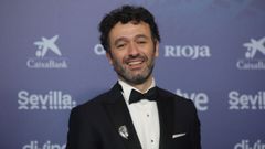 El director Rodrigo Sorogoyen posa en la alfombra roja de los premios que coronaros As bestas.