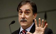 Valeriano G�mez, ayer durante la rueda de prensa en el Ministerio de Trabajo. EFE