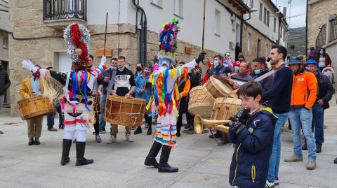 El fulin de Manzaneda particip en el desfile de entroido de Vilario de Conso