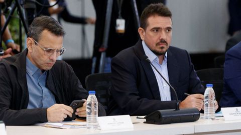 Los opositores Henrique Capriles y Stalin Gonz�lez, en la Asamblea Nacional