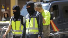En la imagen de archivo, una actuaci&oacute;n policial en A Coru&ntilde;a con un detenido.
