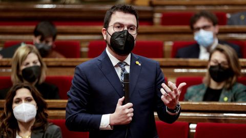 El presidente de la Generalitat, Pere Aragon�s,  en el Parlamento catal�n en la primera sesi�n de control del 2022