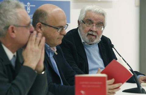 Arturo Lezcano,  dereita, presentou a obra xunto a Jos Manuel Baltar e Lus Martnez-Risco. 