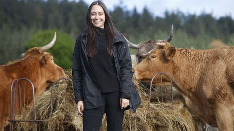 Alba Paz ganadera reci�n incorporada a la explotaci�n en Foxaca, Pastoriza