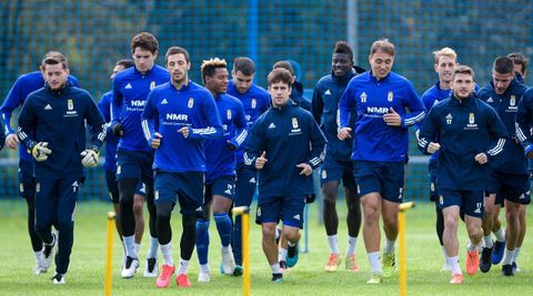 Los jugadores del Oviedo, en El Requexn