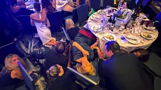 Invitados de la cena organizada por Donald Trump, tirados por el suelo por el tiroteo