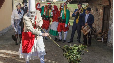 El Escob�n, aguinaldero de San Xuan de Villape�ada (Grau)