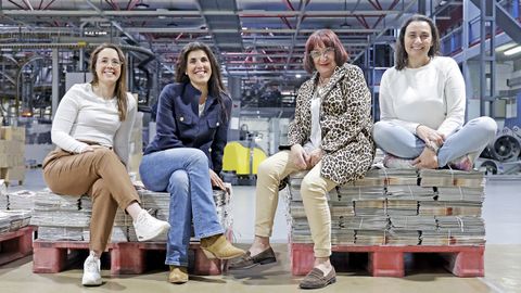 Catuxa Codesido, Sonia G�mez, Mar�a Jes�s V�zquez y Nuria Rodr�guez, en su visita a las instalaciones de La Voz.