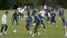 Los jugadores del Real Oviedo durante el entrenamiento de este viernes, el pen�ltimo del equipo antes de recibir el domingo en el Carlos Tartiere al Real Madrid