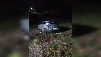 Estado en el que qued&oacute; el veh&iacute;culo tras caer por el terrapl&eacute;n en la AC-840, en Oza-Cesuras