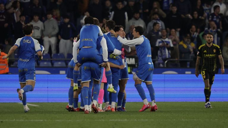 Los jugadores del Deportivo celebran el gol de Mulattieri al Zaragoza