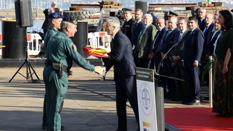 Autoridades civiles y militares durante el acto