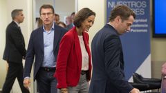 El presidente de Alcoa, a la derecha, con Maroto y Feijoo durante una visita a San Cibrao, a finales del 2019