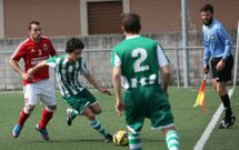 El delantero paiosaquista Bam Bam, en una jugada ante el Boimorto en A Porta Santa. 