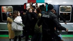 En la Gare du Nord se vivieron escenas de p�nico y empujones al acceder a los trenes