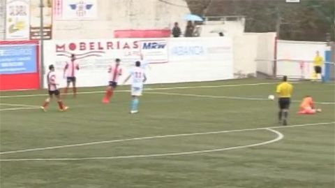 Las im�genes de la TVG recogen c�mo Gegunde echa el bal�n fuera.