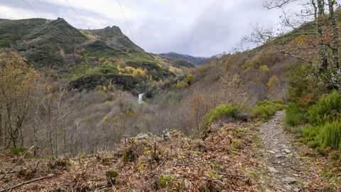 La cascada se avista mucho antes de haber llegado a sus cercan�as