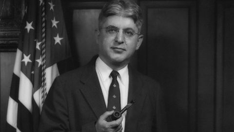 Arthur Frank Burns, expresidente de la Fed, sufri� una campa�a de coacciones y amenazas por parte de la Administraci�n Nixon.