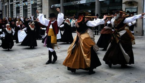 Uno de los pasacalles recorrer� los Cantones y la calle Real hasta llegar a Mar�a Pita. 