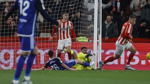 Derbi asturiano entre el Real Sporting de Gijon y el Real Oviedo en El Molin�n