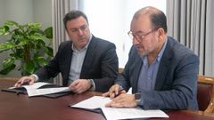 El presidente de la Diputaci�n de A Coru�a, Valent�n G�nz�lez Formoso, y el rector de la USC, Antonio L�pez, formalizaron el convenio de colaboraci�n para llevar a cabo actuaciones en materia de memoria democr�tica en la provincia