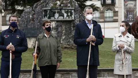 Los Reyes junto a la presidenta de Navarra, Mara Chivite, y Feijoo