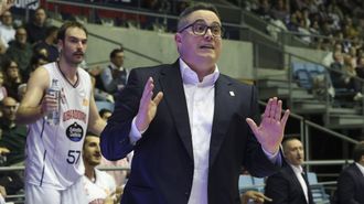 Diego Epifanio, entrenador del Obra, en el partido contra el Tizona Burgos, en Sar