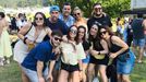 Una pandilla durante el Vermuteo organizado por Viveiro en Festas el sbado en Xunqueira.