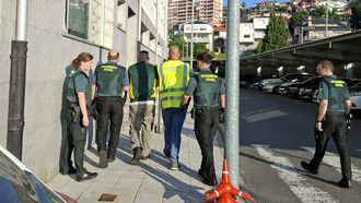 El detenido, llegando a la comandancia Pontevedra