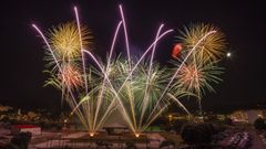 Fuegos artificiales por las Festas da Xunqueira de Cee