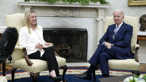 El presidente de los Estados Unidos, Joe Biden, se re�ne con la primera ministra de Italia, Giorgia Meloni, en la Oficina Oval de la Casa Blanca en Washington D.C. el 27 de julio del 2023.