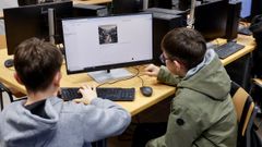 En una imagen de archivo, alumnos gallegos aprendiendo a utilizar la inteligencia artificial generativa