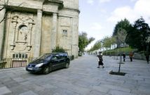 Actualmente el tr�fico est� limitado frente al convento de San Francisco a 20 kil�metros por hora. 