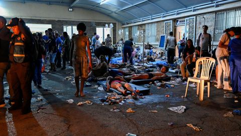 Atenci�n de personas heridas tras los terremotos en La Guaira