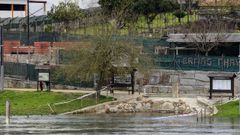 Las termas de A Chavasqueira est�n inutilizadas por la crecida del r�o MI�o.