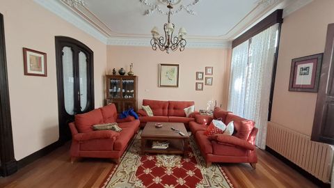 El piso m�s caro de Viveiro dispone de amplias estancias que a principios del siglo XX acogieron grandes fiestas en las que participaron destacados personajes de la vida social, pol�tica y econ�mica de la �poca