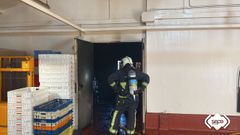 Incendio en una nave en Nore�a