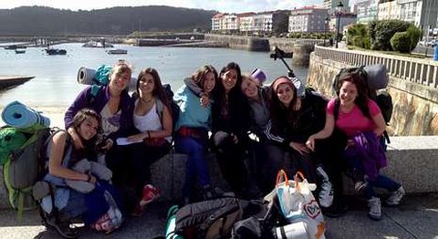 Este grupo de estudiantes madrile�as inici� en Mux�a una peculiar peregrinaci�n.
