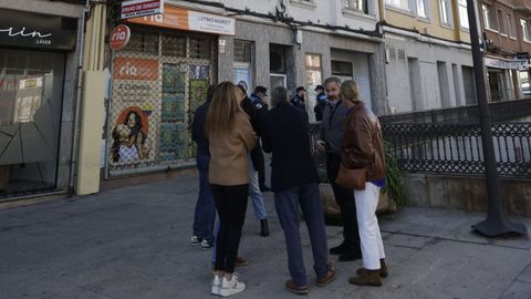 Operativo para desalojar el edificio del 137 de la ronda de Outeiro